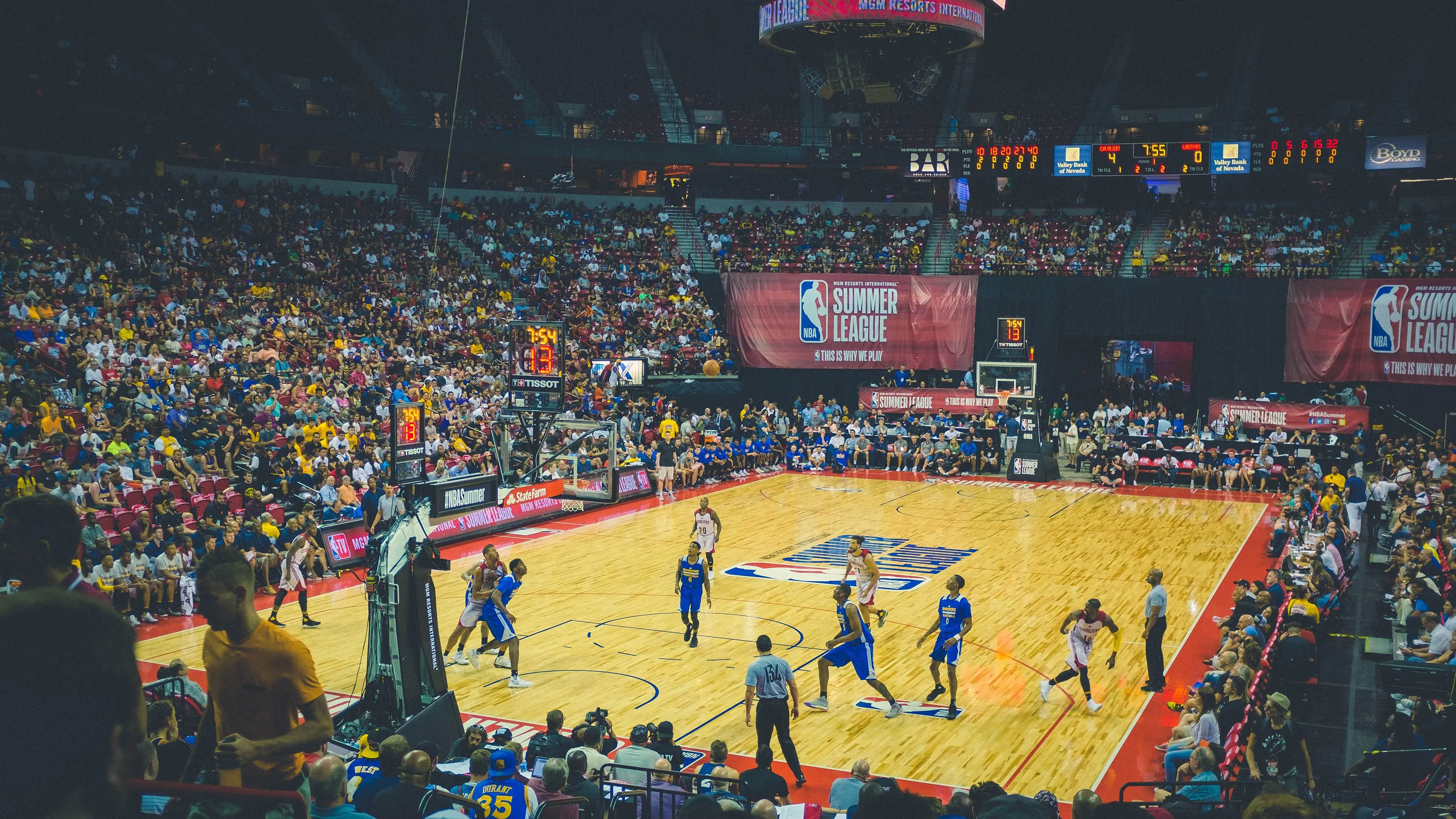 防守反击：现代足球的制胜法宝，足球中的防守战术